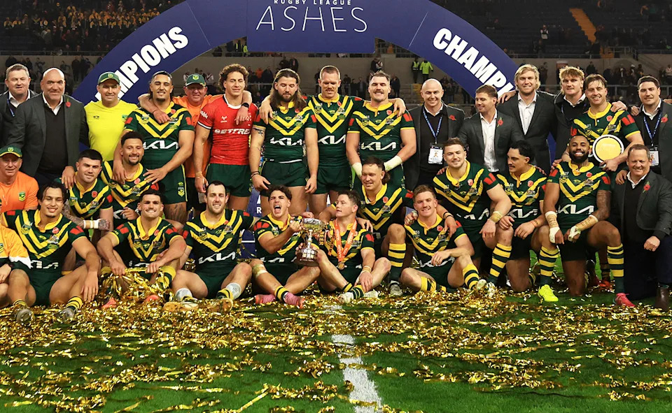 Gorden Tallis, pictured here with Kangaroos players and staff