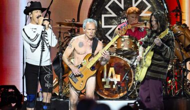 INGLEWOOD, CALIFORNIA - JANUARY 30: (L-R) Anthony Kiedis, Flea, Chad Smith, and John Frusciante of Red Hot Chili Peppers perform onstage during the FIREAID Benefit Concert for California Fire Relief at The Kia Forum on January 30, 2025 in Inglewood, California. (Photo by Scott Dudelson/Getty Images for FIREAID)