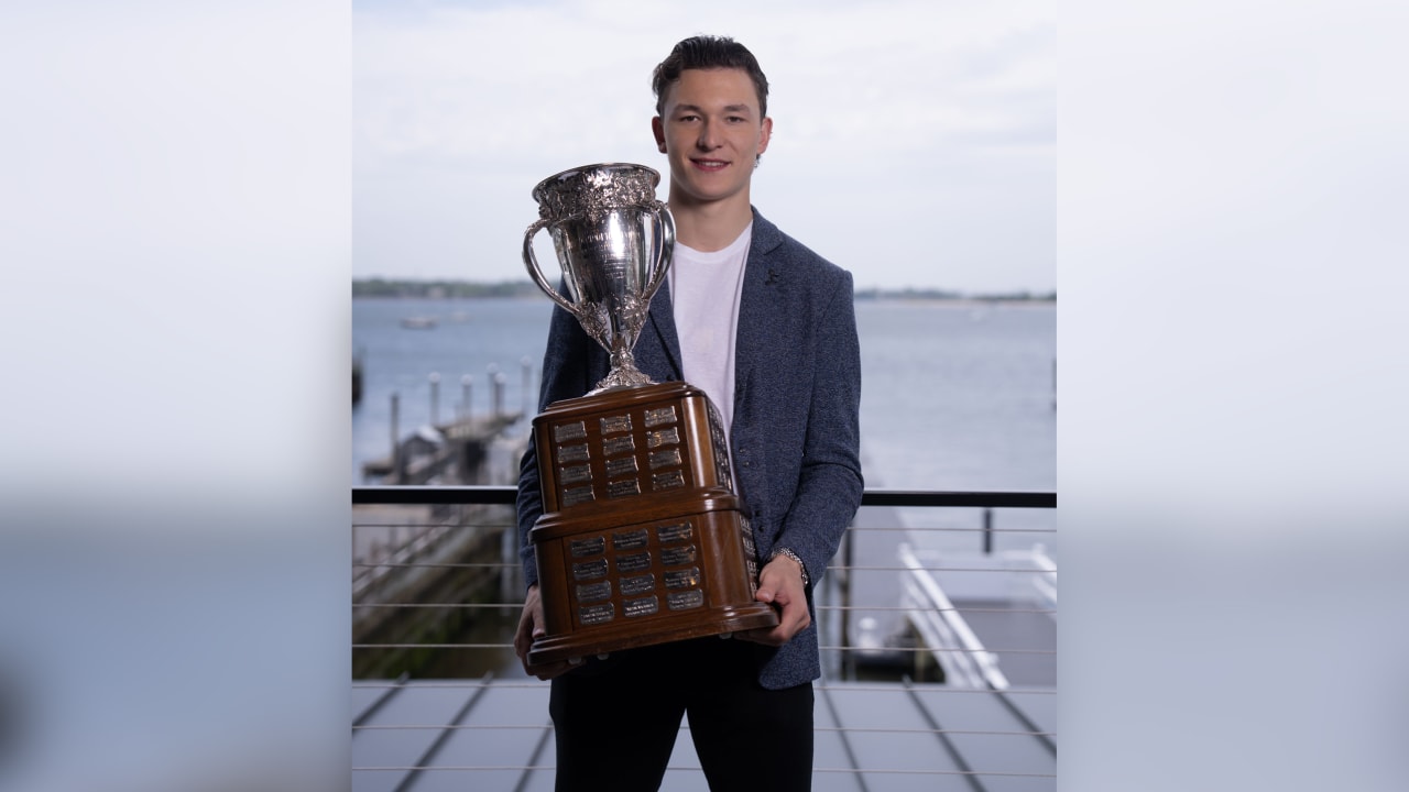 Schaefer sends message to fans after earning Calder