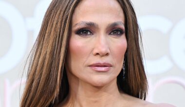 Jennifer Lopez: Actress stuns in jaw-dropping 'naked' dress