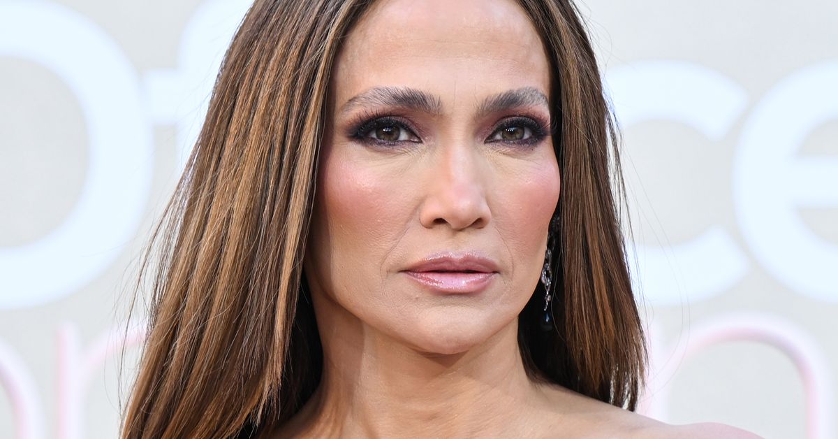 Jennifer Lopez: Actress stuns in jaw-dropping 'naked' dress