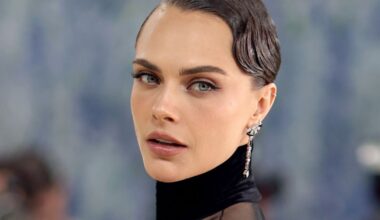 Cara Delevingne opens up about sexuality in live concert confessional: 'If you didn't know this already'