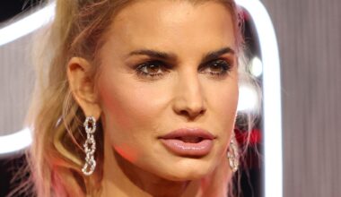 Jessica Simpson defends flying first class while leaving kids in economy as ex Nick Lachey calls her out