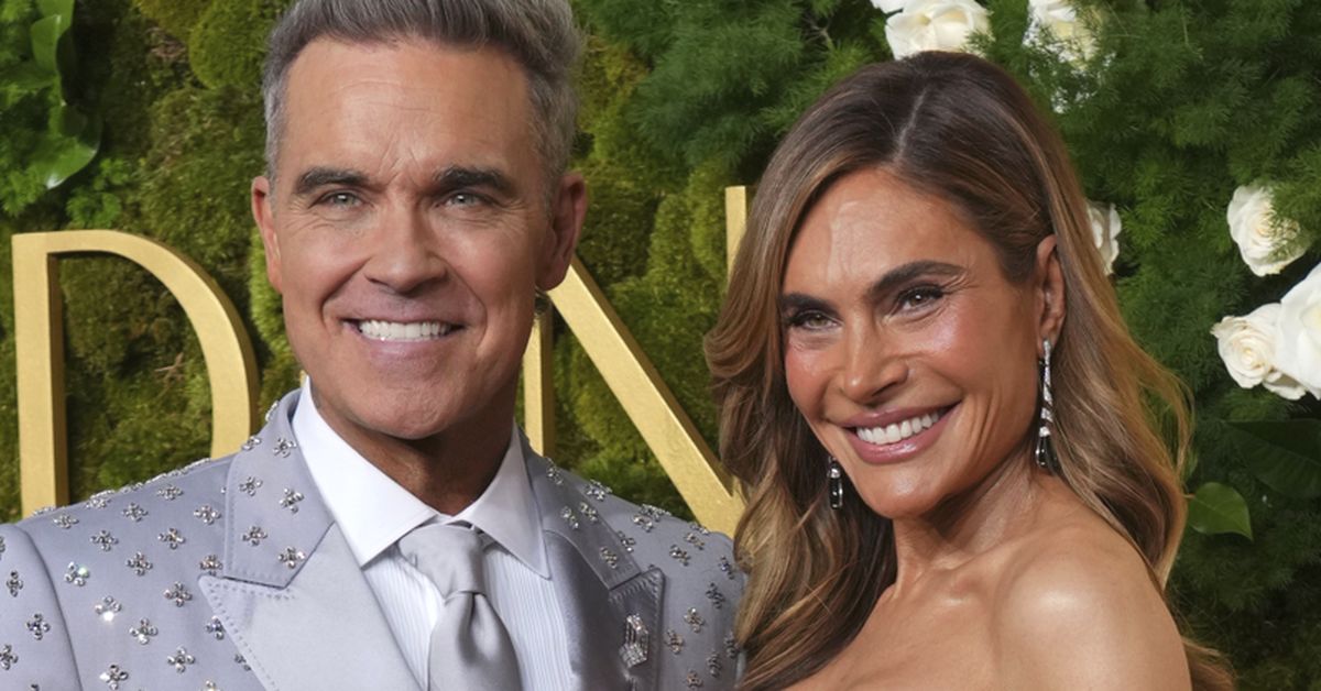 Robbie Williams suffers knock to face in Miami leaving wife Ayda Field and kids speechless over singer's new look