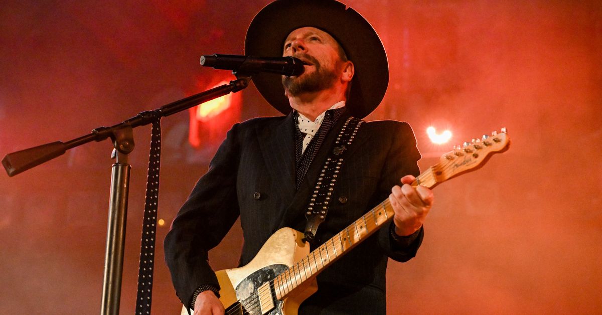 Kiefer Sutherland: Yet another A-lister forced to cancel tour amid 'blue dot fever'