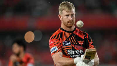 'You'll be on the floor!' Furious Heinrich Klaasen loses cool as fan films his family, ugly confrontation caught on camera - WATCH