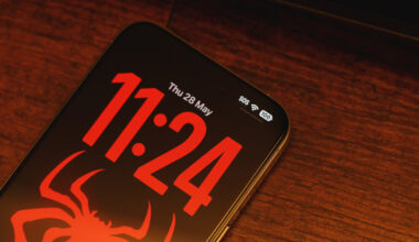 What's The Line Below The Battery Icon On Your iPhone Lock Screen For?