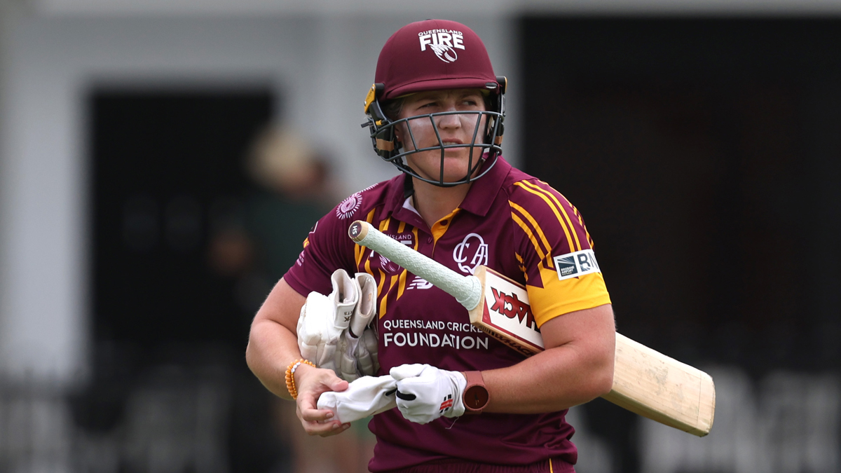 No room for veteran, Queensland back youth for title defence