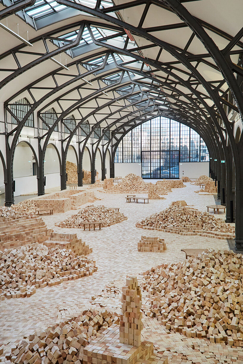 lina lapelytė fills hamburger bahnhof with 400,000 cubes, inviting visitors to build and sing - 3
