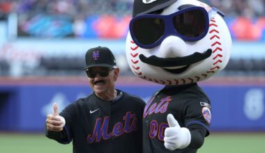 Bobby Valentine, in disguise again, revels in his most famous moment with Mets
