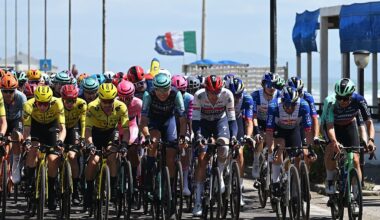 The peloton on stage 6 of the Giro d'Italia