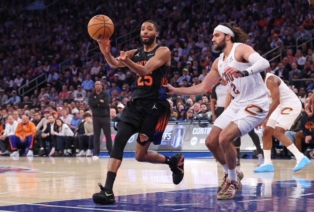 New York Knicks guard Mikal Bridges #25 makes a pass as Cleveland Cavaliers guard Max Strus #2 gives chase in the 2nd quarter.