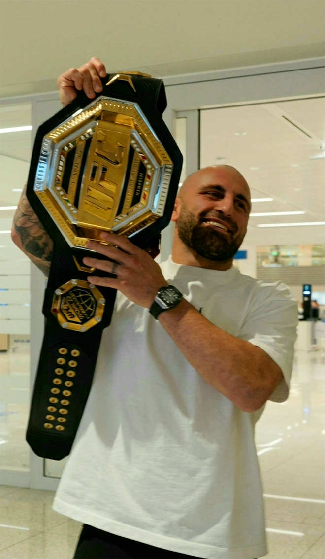 Alexander Volkanovski is showing his UFC featherweight champion belt during his visit to Korea on May 6, 2026. Z-Fight Night 04 Guest Fighter and Seminar will be held until the 10th. Korean Zombie CEO Jung Chan-sung's ZFN will be broadcast live globally excluding South America through UFC Fight Pass. Photo = MCPECC