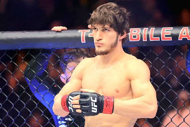 Yevloyev Mobsar Magomedovich is waiting for the start of the UFC 310 featherweight fight at T-Mobile Arena in Las Vegas, Nevada, the United States, in December 2024. Photo = Getty Images= Courtesy of Yonhap News