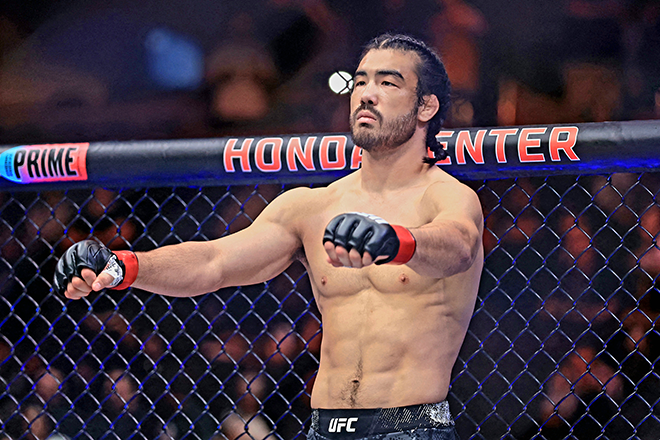 Josh Michael Quinlan waits for the start of UFC 298 welterweight fight at the Honda Center in Anaheim, California, U.S., February 2024. Photo = Getty Images= Courtesy of Yonhap News