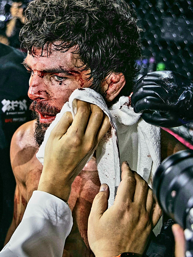 Alex Aaron College, a 10-game big league player, is being confirmed to have been hit by Hwang In-soo of the Contender Series during the Z-Fight Night 04 main event at the Seoul Olympic Handball Stadium in May 2026. Korean Zombie CEO Jung Chan-sung's ZFN will be broadcast live excluding Latin America through UFC Fight Pass. Photo = MCPECC