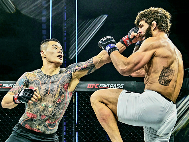 Contender Series Hwang In-soo hits Alex Aaron College in 10 big league games at the Z-Fight Night 04 main event at the Seoul Olympic Handball Stadium in May 2026. Korean Zombie CEO Jung Chan-sung's ZFN will be broadcast live globally excluding Latin America through UFC Fight Pass. Photo = MCPECC