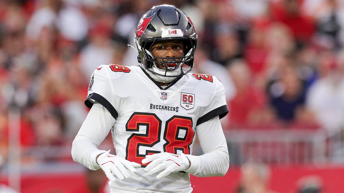 Tampa Bay Buccaneers safety Shilo Sanders lining up against the Buffalo Bills at Raymond James Stadium