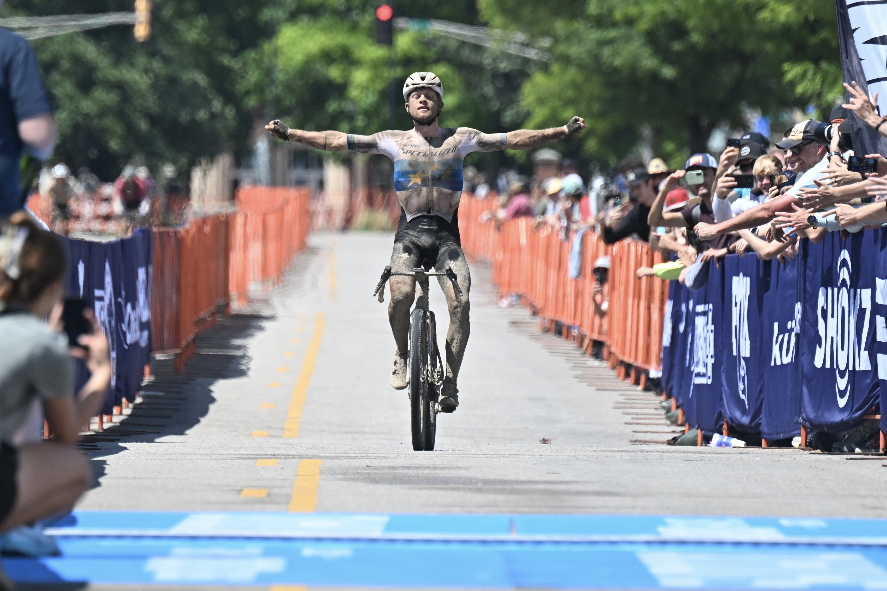 Mads W&uuml;rtz Schmid (Specialized Off-Road) celebrates his Unbound Gravel 200 win