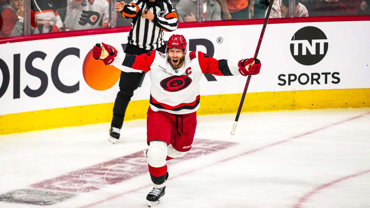 Hurricanes defeat Flyers in Game 3, on verge of Eastern Conference Final