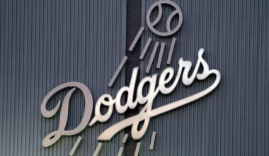 Dodgers prospect suffers freak kneecap injury after trying to avoid bat dog