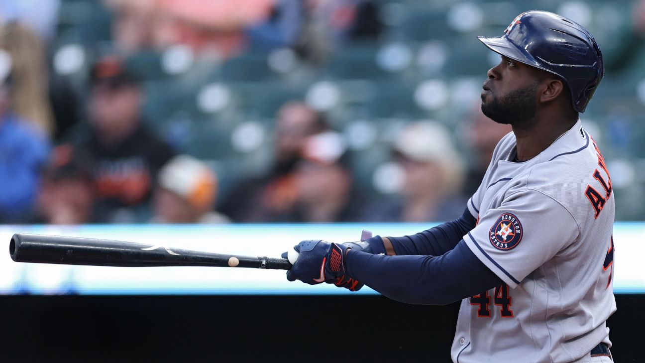 Astros' Alvarez ends April with 12th HR to tie for MLB lead