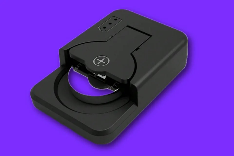 The device can charge button batteries, but it doesn't comply with mandatory standards.