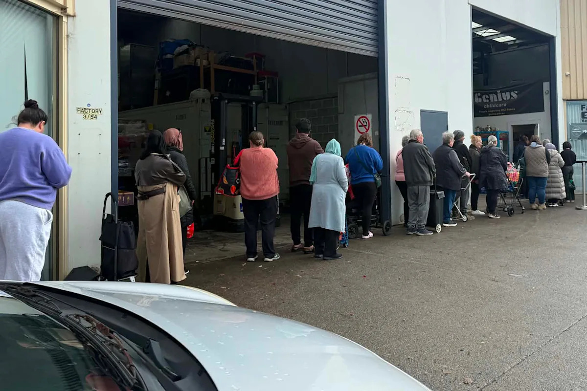 Photo highlights triple-threat pushing Aussies into cost-of-living crisis: 'Never seen anything like it'