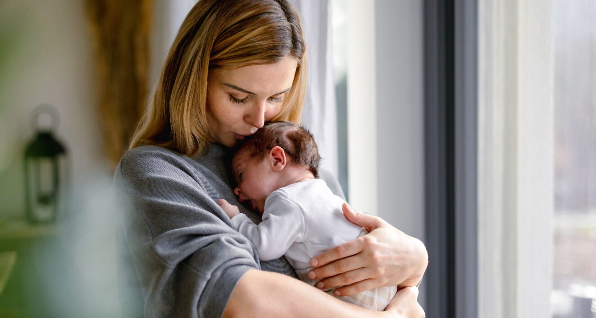 Human childbirth is not uniquely difficult relative to other mammals