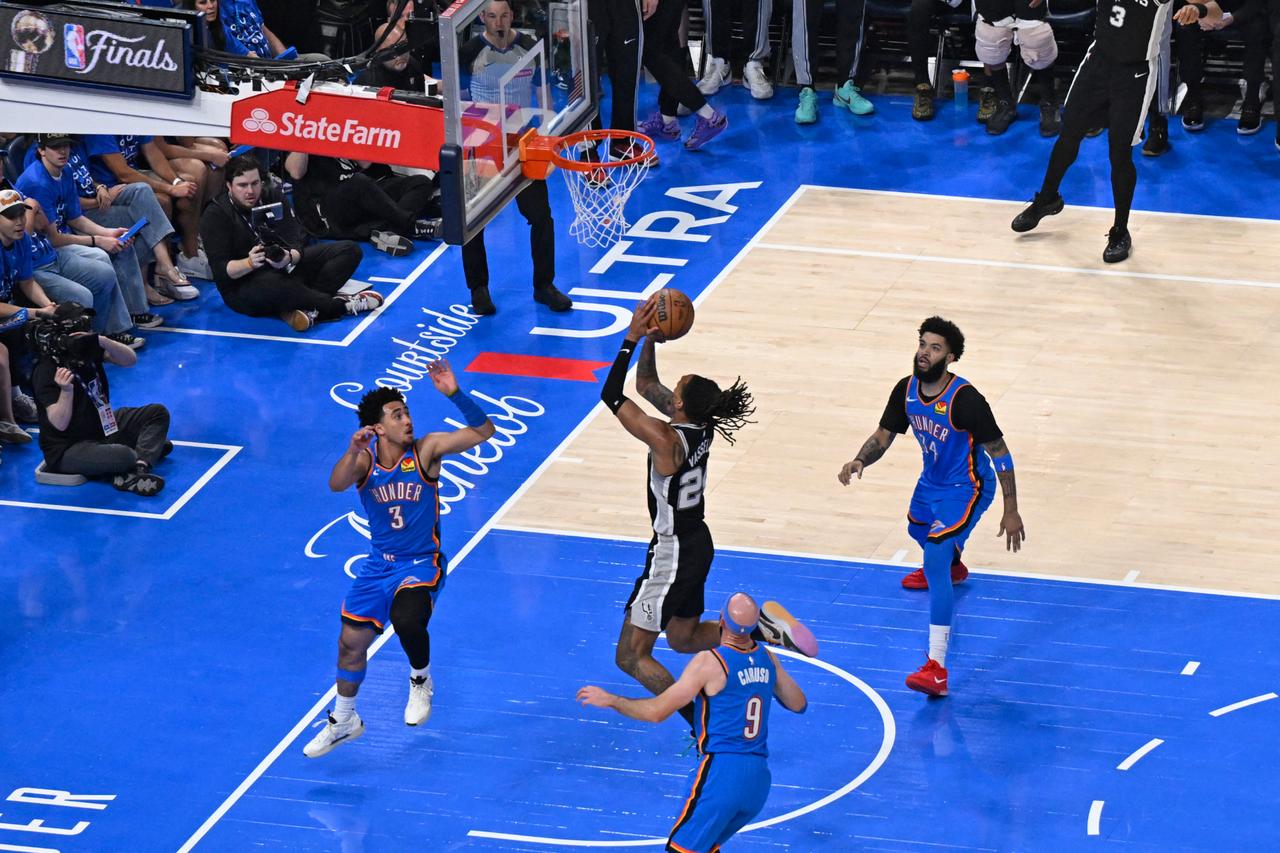 Devin Vassell #24 of the San Antonio Spurs drives to the basket during the game against the Oklahoma City Thunder during Game Seven of the NBA Western Conference Finals on May 30, 2026 at Paycom Center in Oklahoma City, Oklahoma. (AFP Photo)