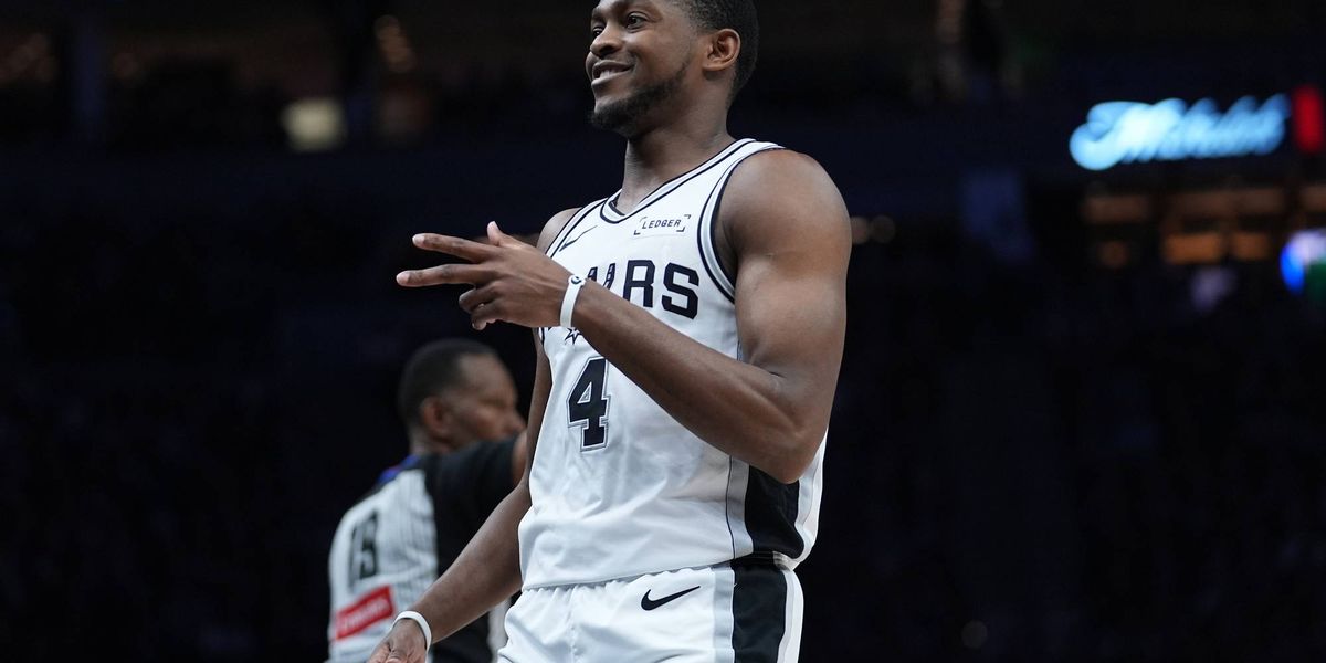 Spurs' De'Aaron Fox out of Game 2 of West finals against Thunder with ankle issue
