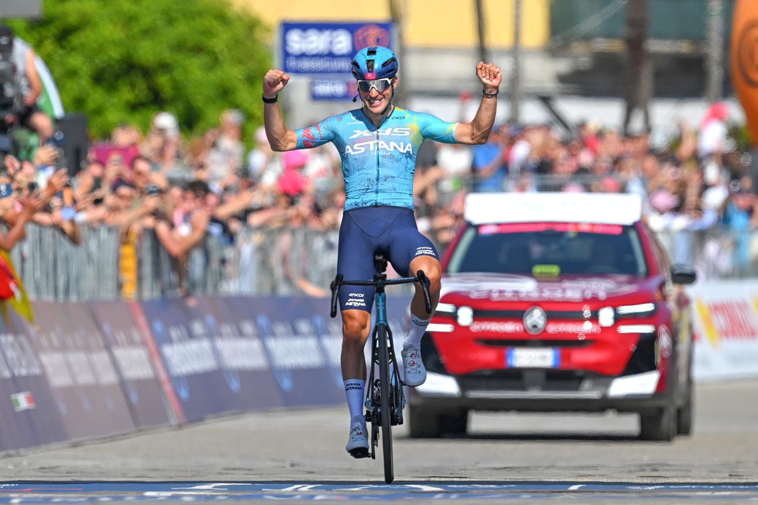 VERBANIA, ITALY - MAY 22: Alberto Bettiol of Italy and Team XDS Astana celebrates at finish line as stage winner during the 109th Giro d'Italia 2026, Stage 13 a 189km stage from Alessandria to Verbania / #UCIWT / on May 22, 2026 in Verbania, Italy. (Photo by Tim de Waele/Getty Images)