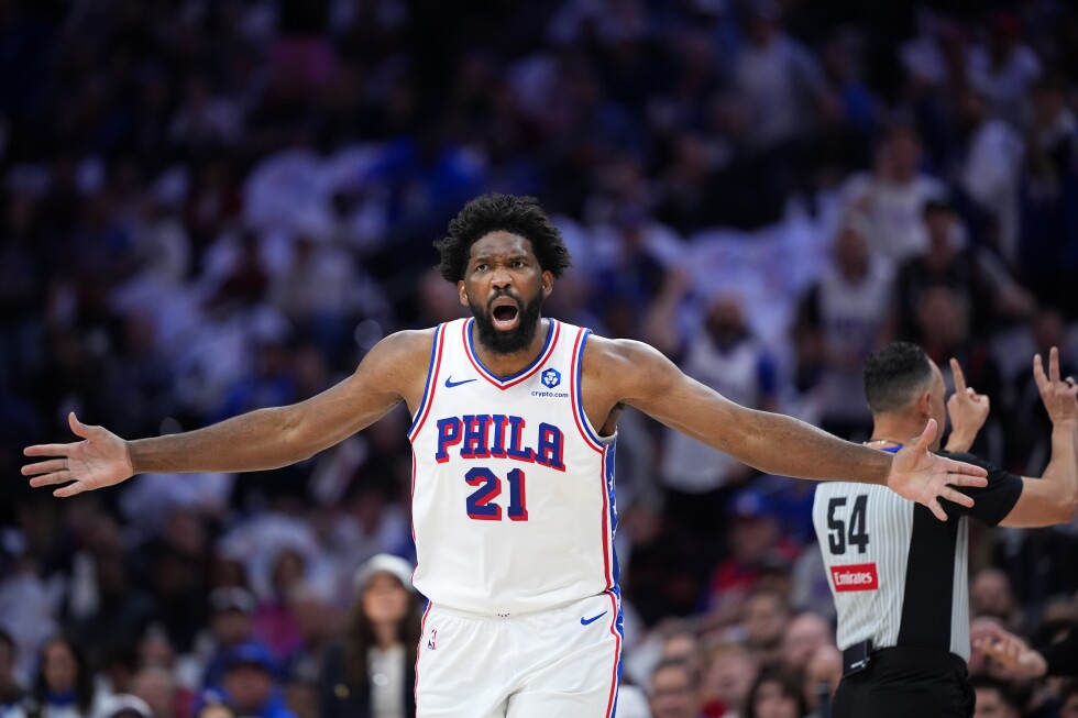 Joel Embiid returns from injuries to score 18 points in 76ers' loss
