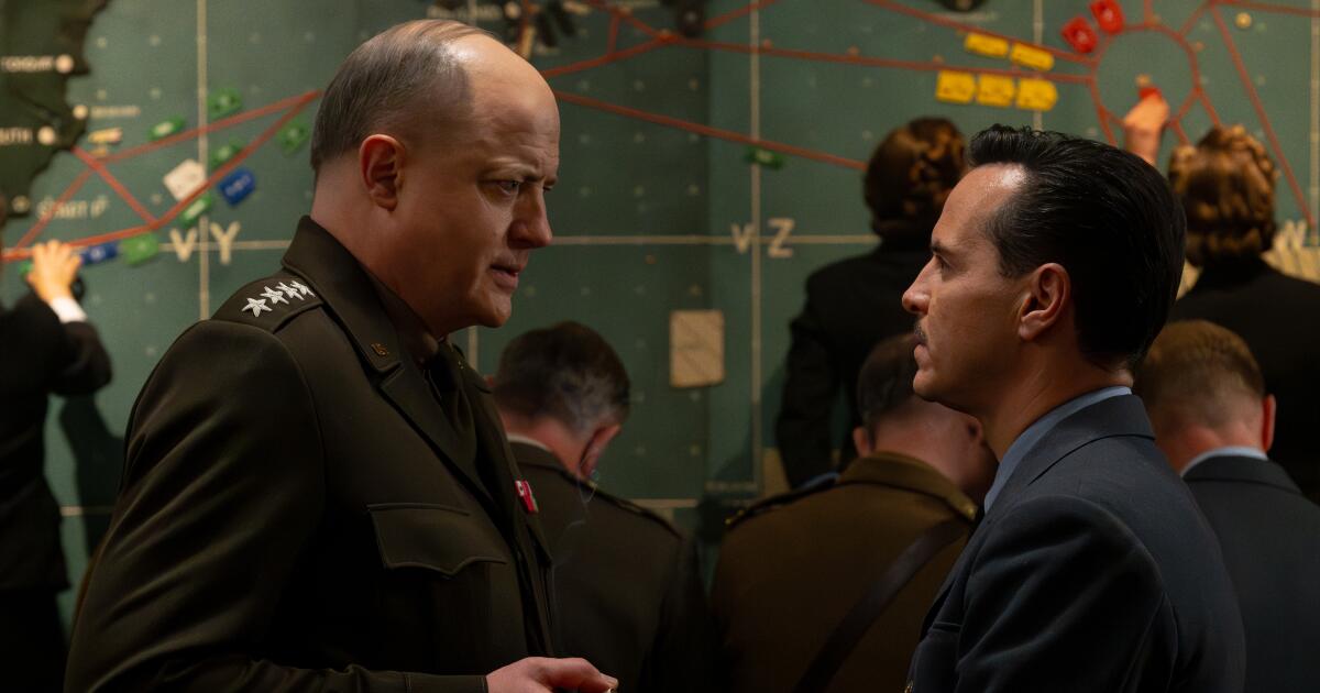 'Pressure' review: Fraser, Scott in World War II showdown