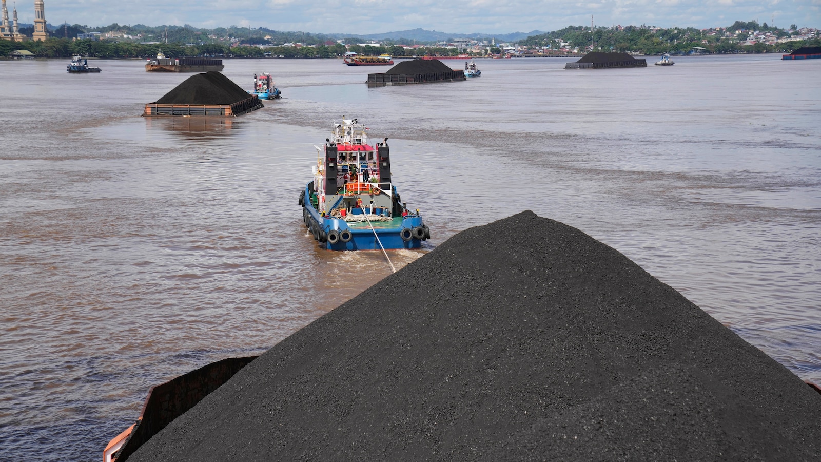 Indonesia tightens control over key commodities in major trade takeover