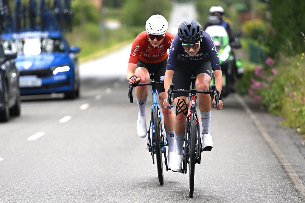 van alphen and rondel on stage 6 of 2026 vuelta feminina