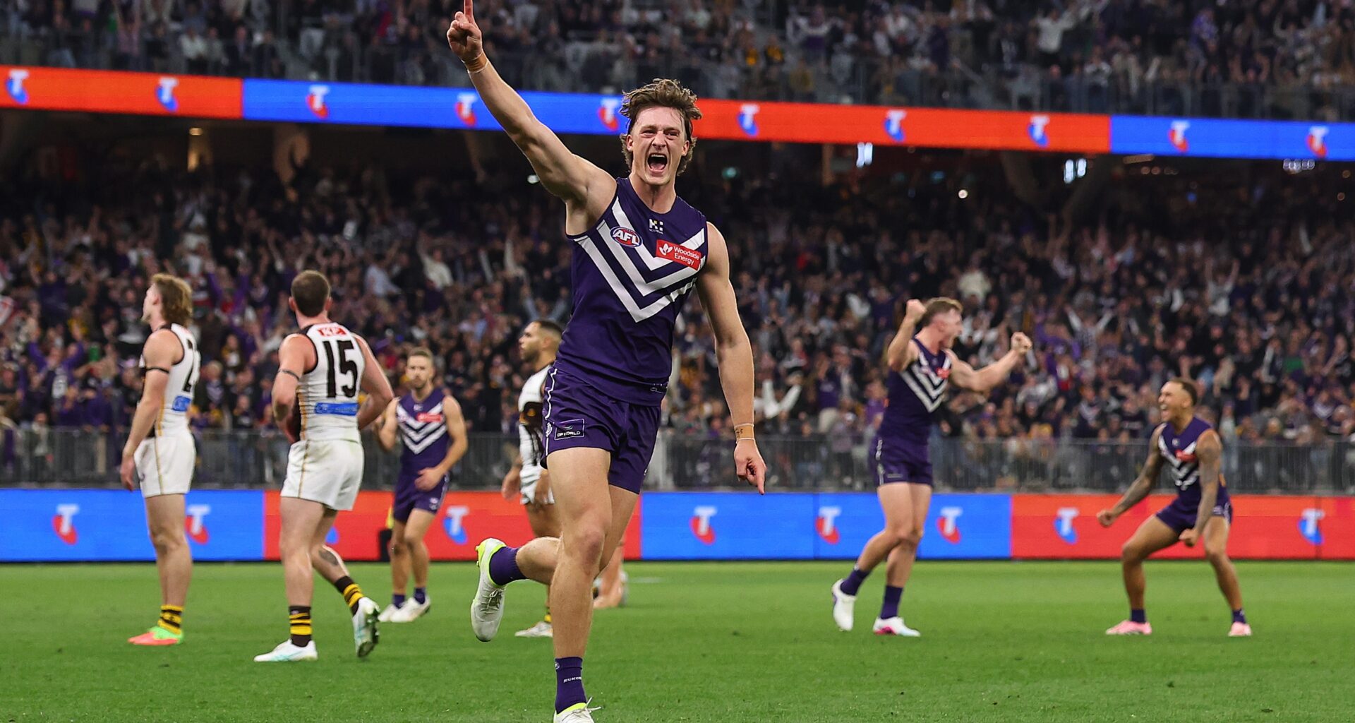 Brilliant Dockers surge past Hawks to win eighth straight