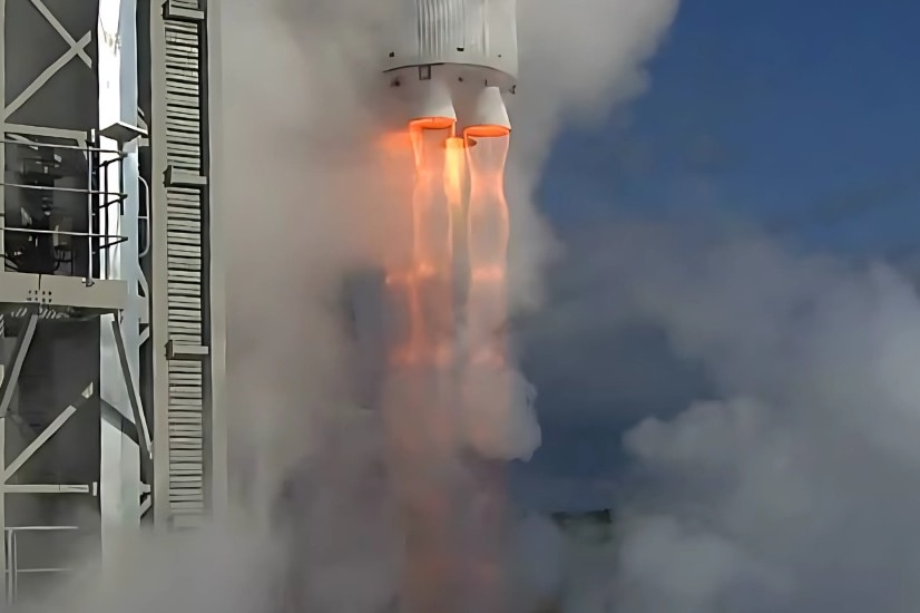 Flames at the bottom of the rocket 