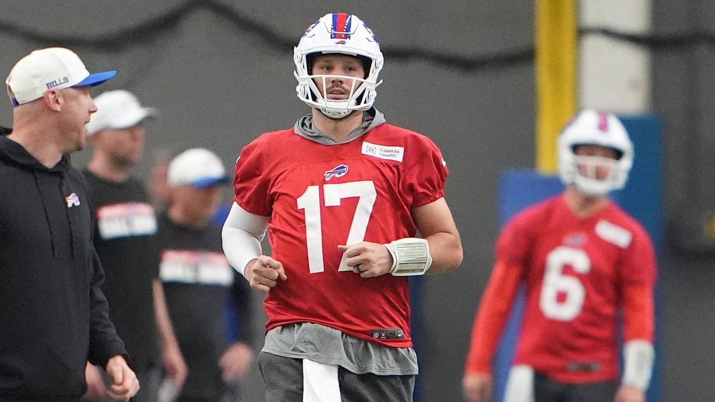 Josh Allen Has 'Immense Pressure' to Lead Bills to Super Bowl, Per NFL Analyst