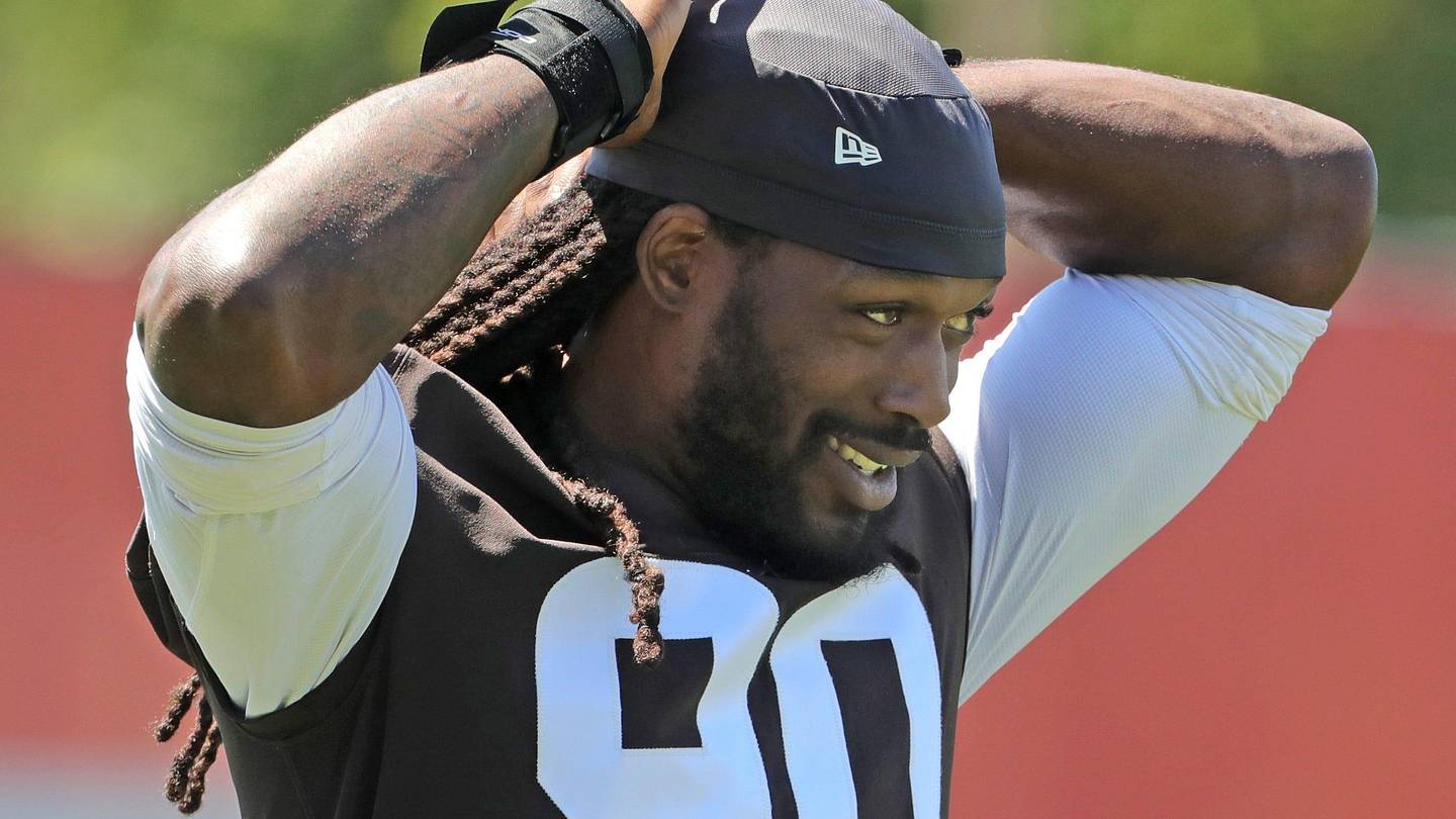 Browns Reuniting With Former Defensive End Is Perfect Gamble As Offseason Slows Down