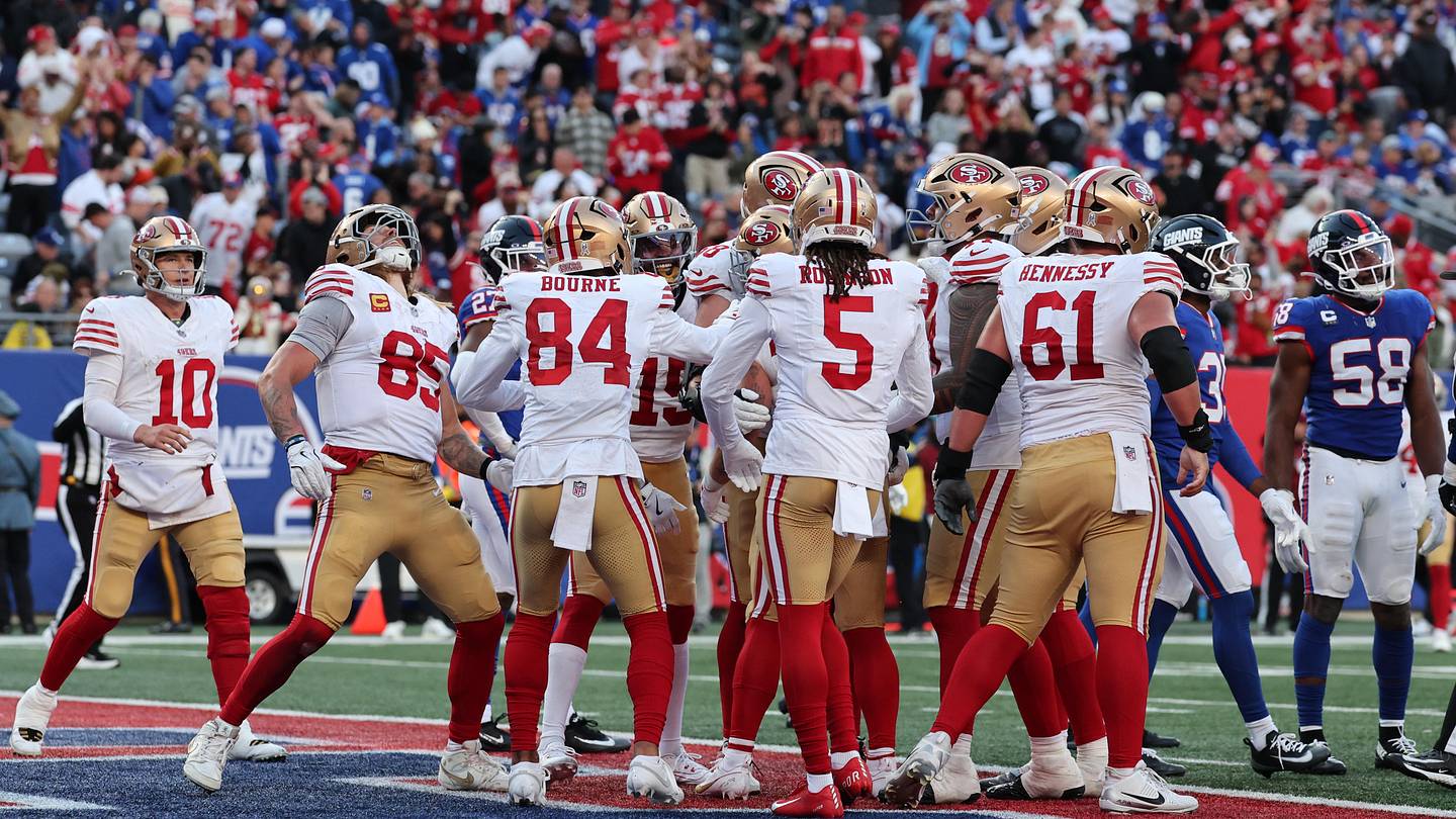 NFL Expert Gives 49ers' Offensive Weapons Fifth-Best Ranking