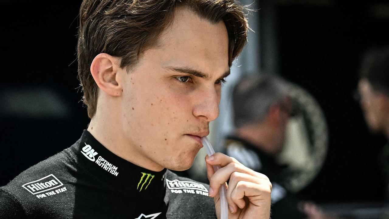 Piastri’s alarming answer on dire McLaren day; Lewis primed to spoil teammate’s party — Talking Pts