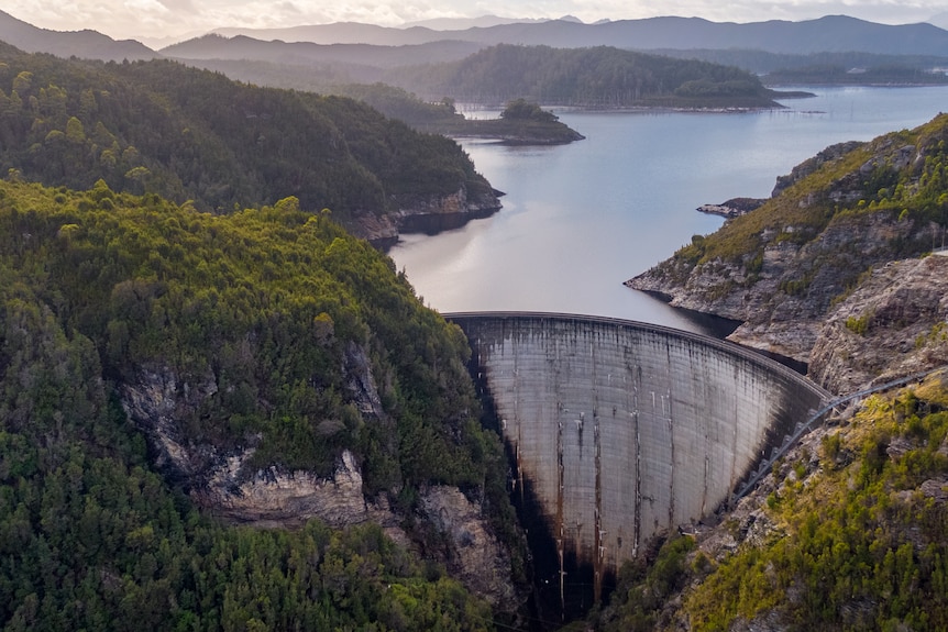 An aerial photograph of a large hydroelectrical power station dam and the water held back by it.