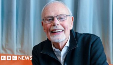 Bob Harris to step down from Radio 2 after 56 years on air - BBC