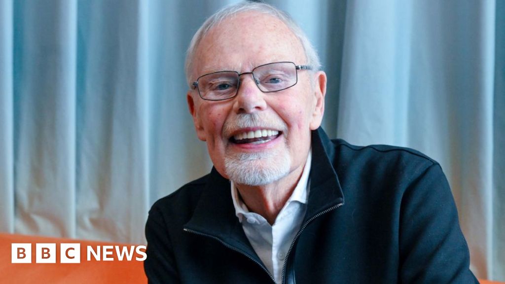 Bob Harris to step down from Radio 2 after 56 years on air - BBC