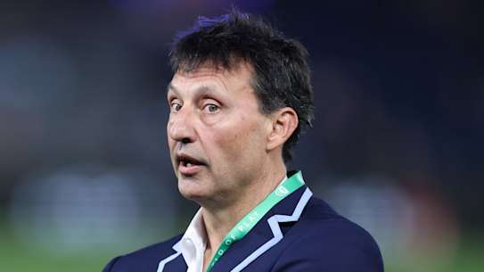 Blues coach Laurie Daley chats with Andrew Johns ahead of Origin II.