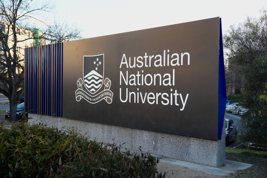 Big sign saying Australian National University.