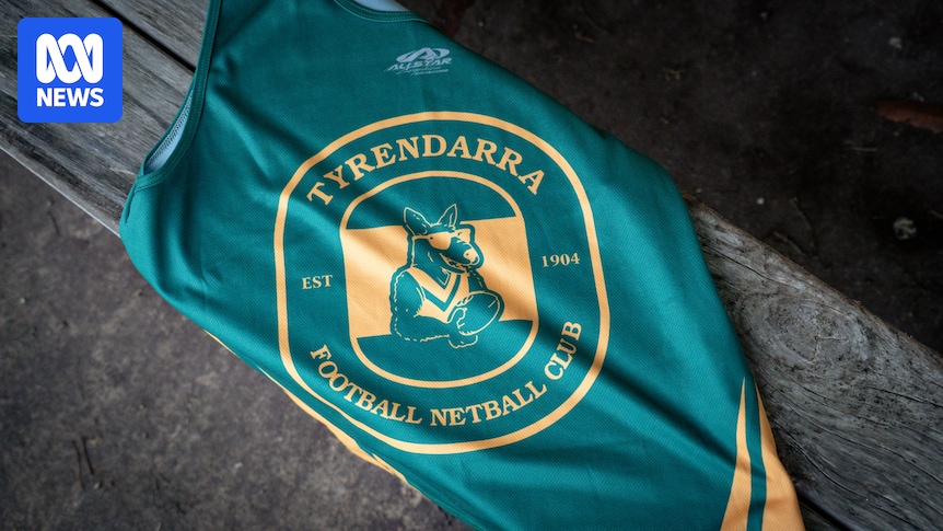 Tyrendarra Football Netball Club bans sex offender after female footballers abandon club