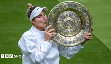 Marketa Vondrousova kisses the Venus Rosewater Dish at Wimbledon in 2023