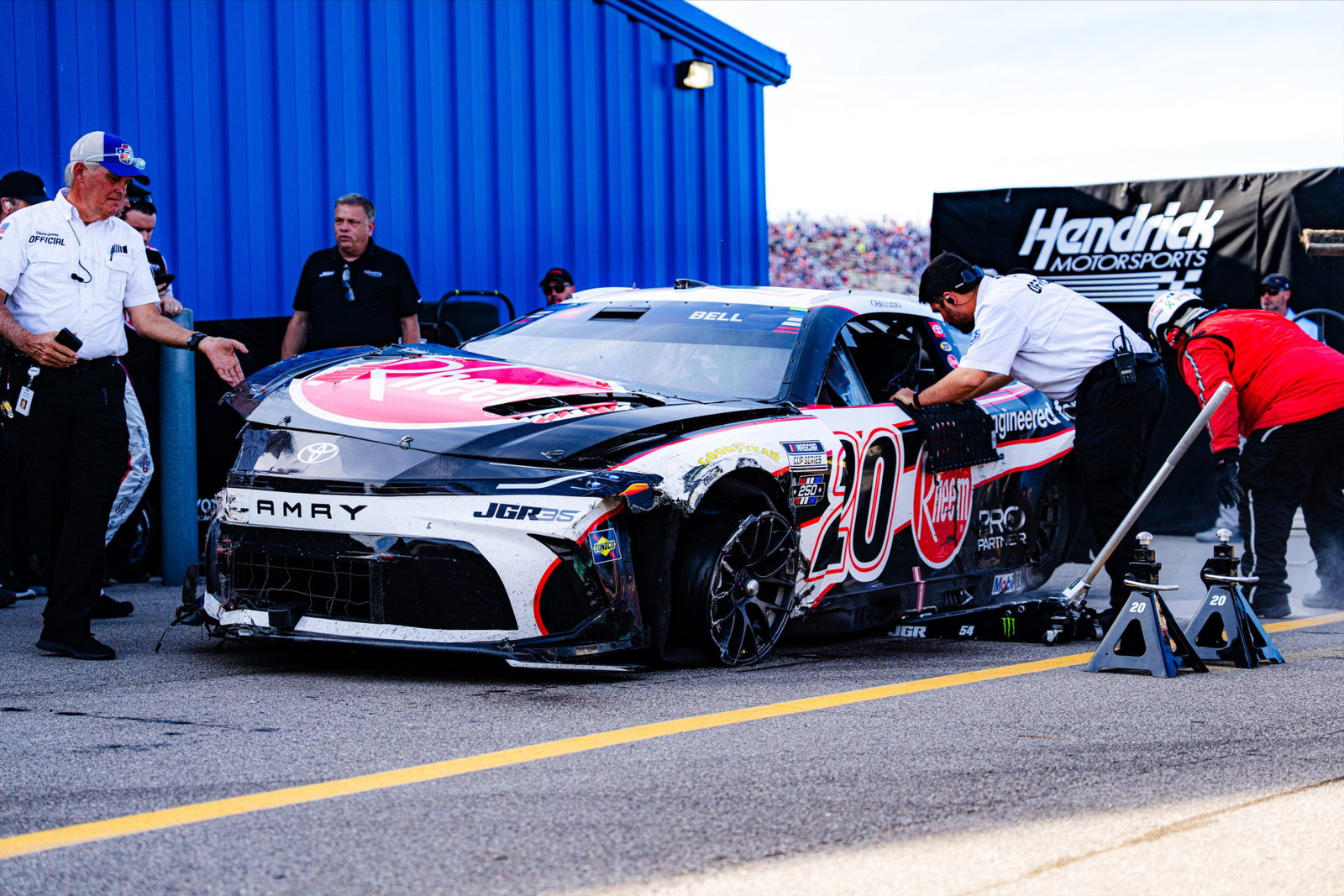 NASCAR star to race despite breaking wrist in brutal crash